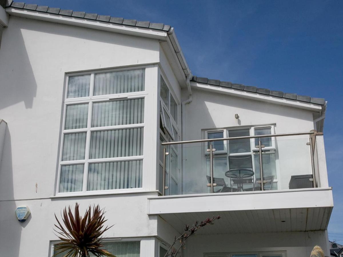 Pass The Keys 2 Bed Sea View Apartment With Balcony Parking Benllech Exterior foto